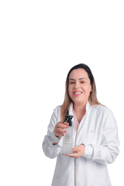 Mayara Galvão com produtos profissionais